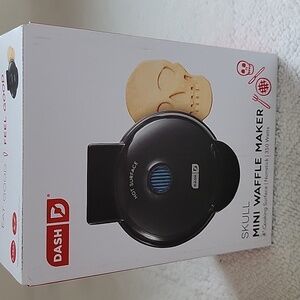 DASH Skull Waffle Maker New in Box